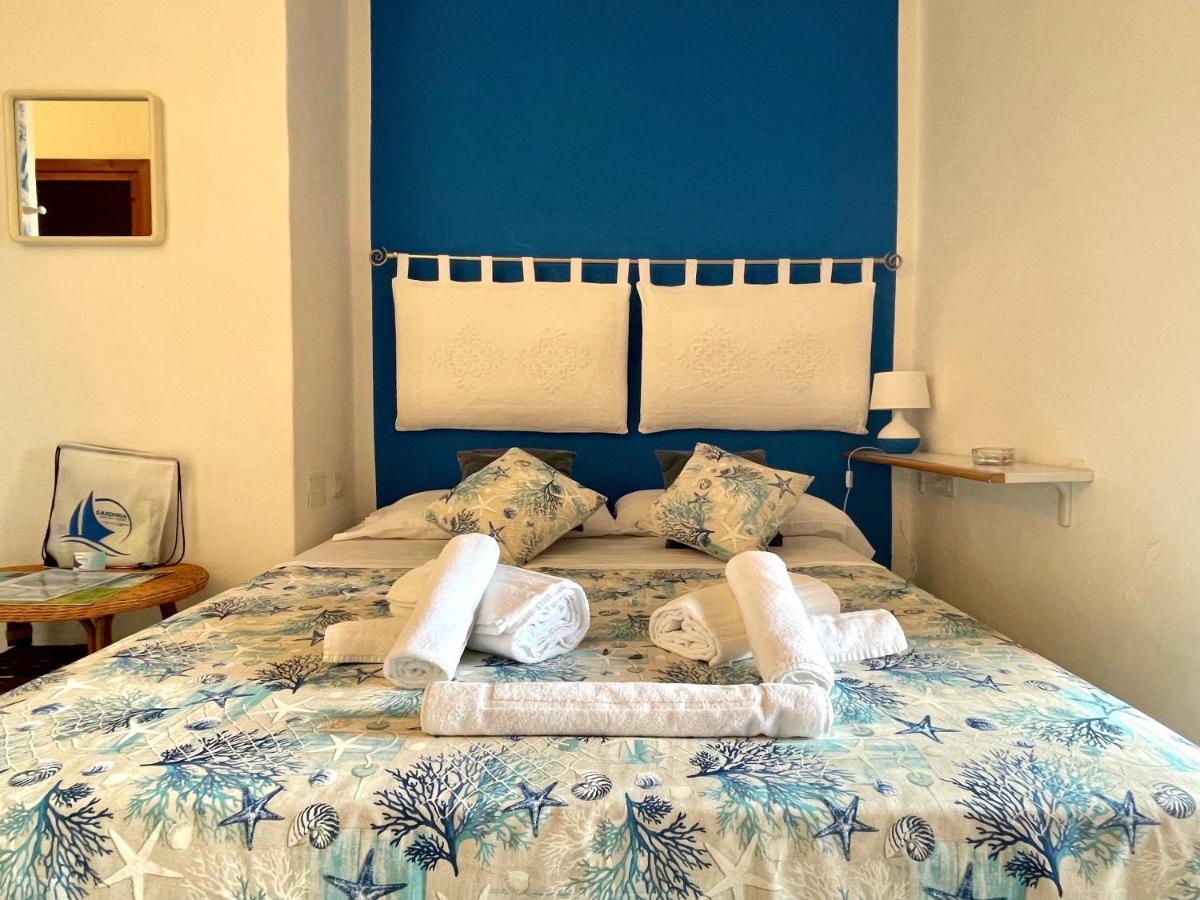 San Teodoro Punta Est Delizioso Monolocale Vista Mareアパートメント エクステリア 写真